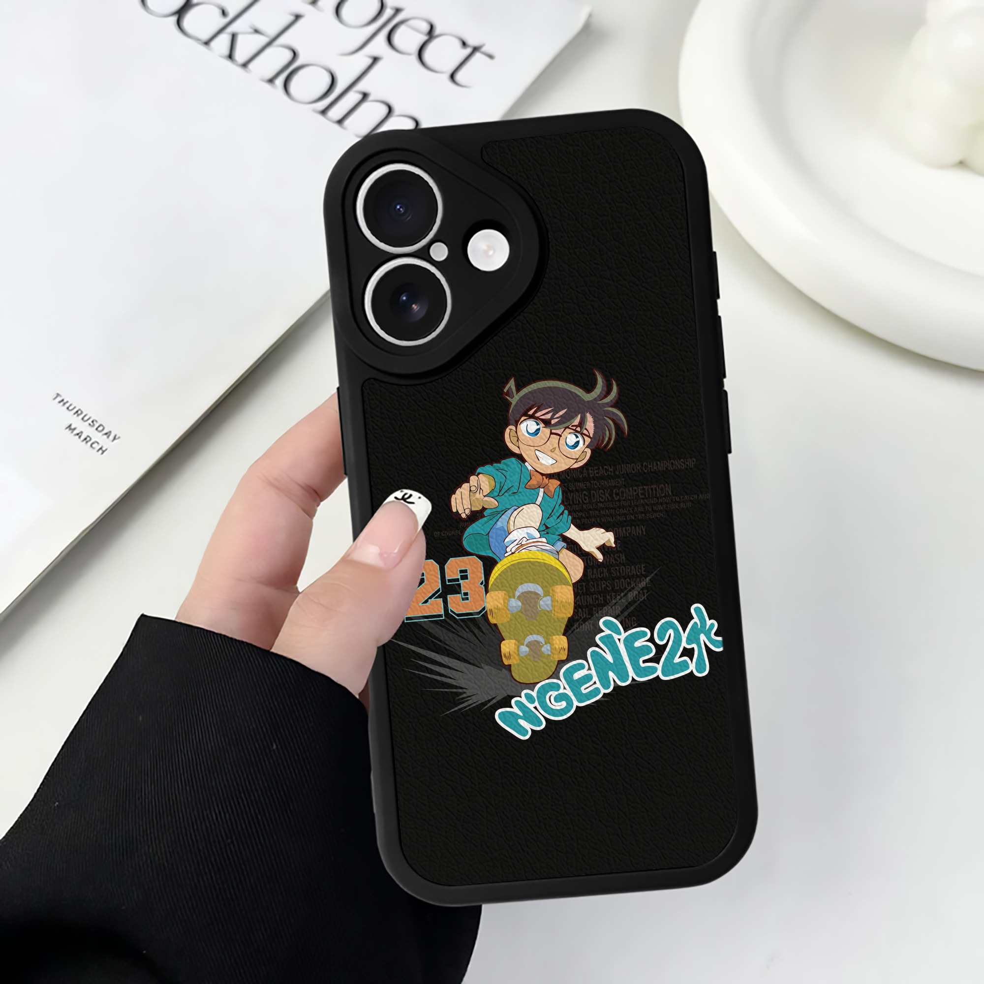 （画像用） 名探偵コナン 江戸川 コナン Detective Conan Conan Edogawa 【iPhone 16シリーズ対応】シリコンスマホケース（レザー調） 材質：シリコン